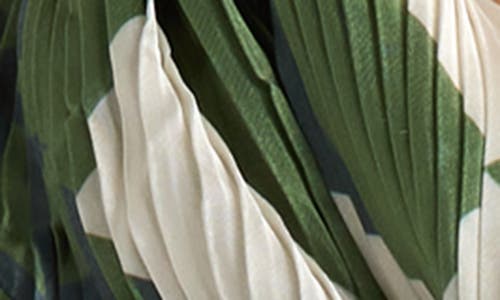 Nordstrom Rack Pleated Satin Scarf In Green