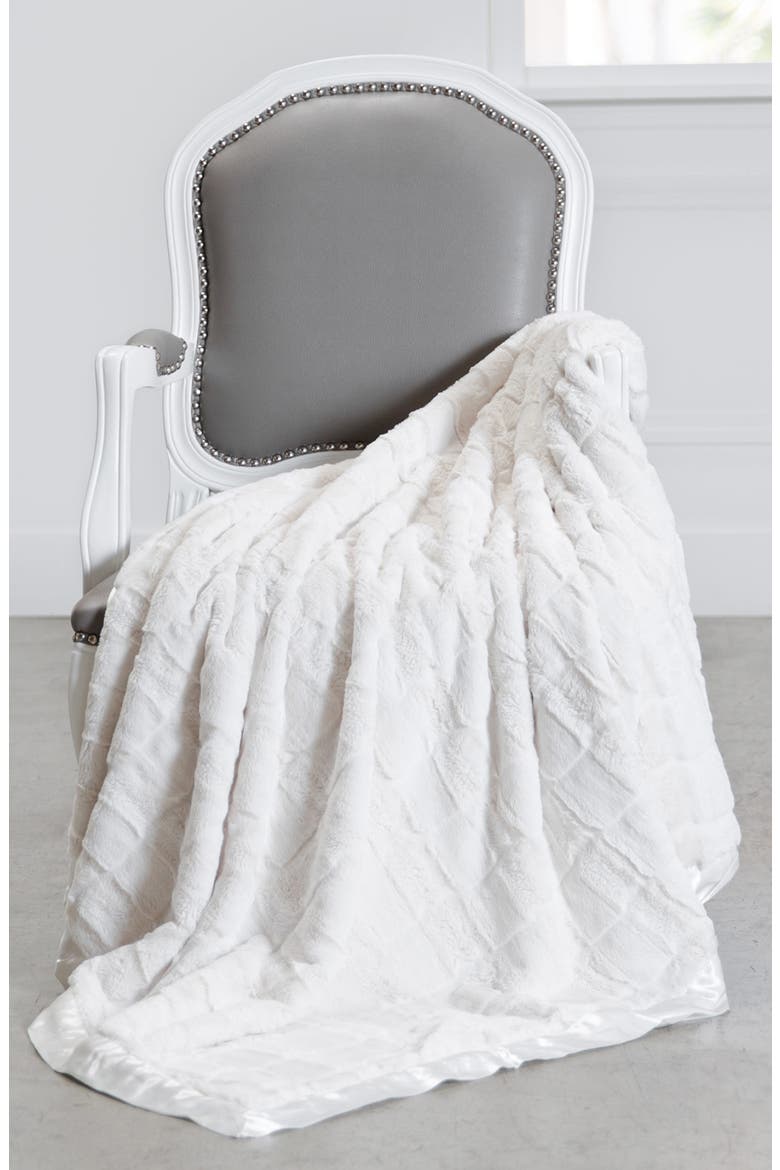 Giraffe at Home Luxe Waterfall Throw Blanket, Alternate, color, CREAM