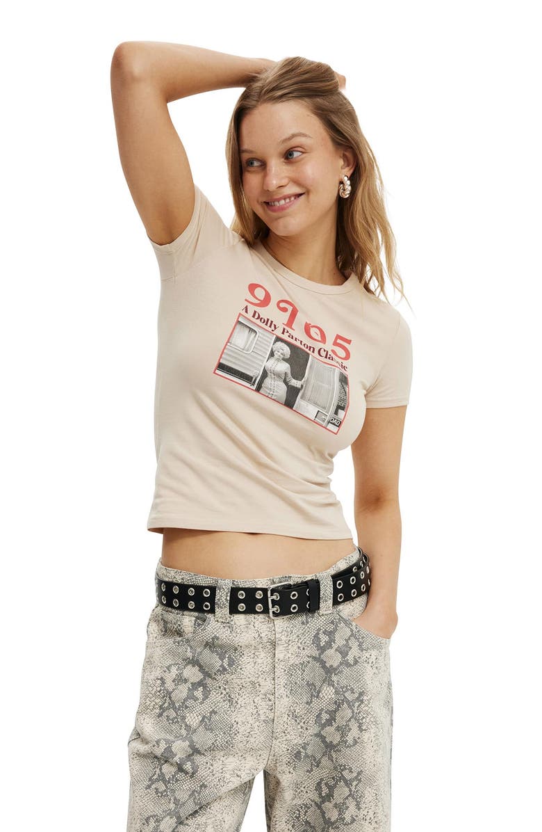 Cotton On Fitted Lcn Graphic Longline Tee, Main, color, Lcn Dol Dolly 9 To 5 Stone