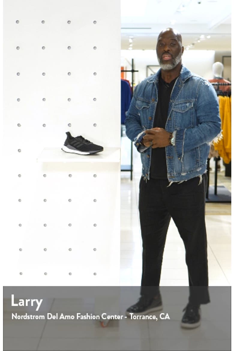 Solarboost 19 Running Shoe video