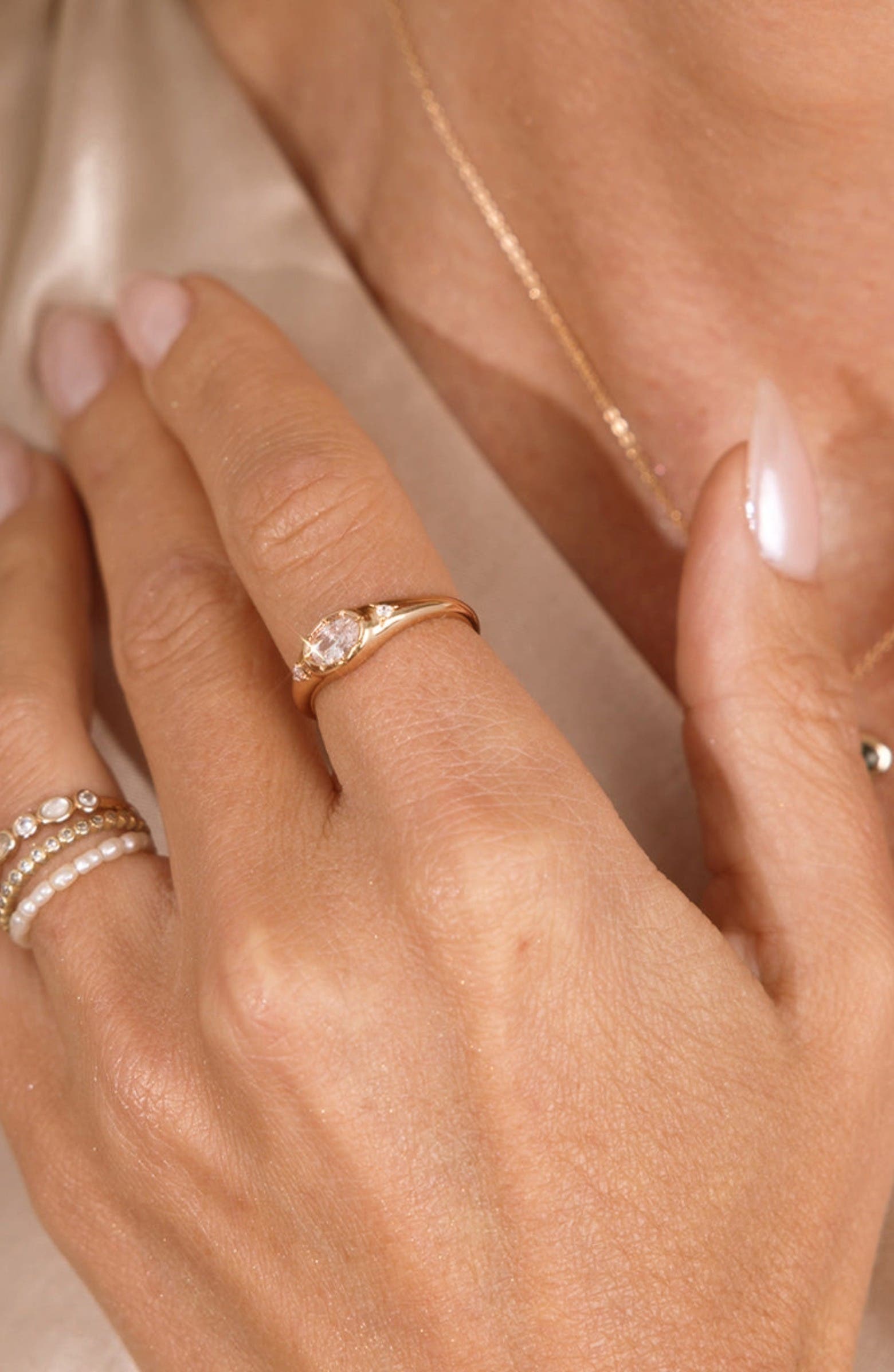 Женские аксессуары MADE BY MARY Oval Birthstone Signet Ring — фото 2