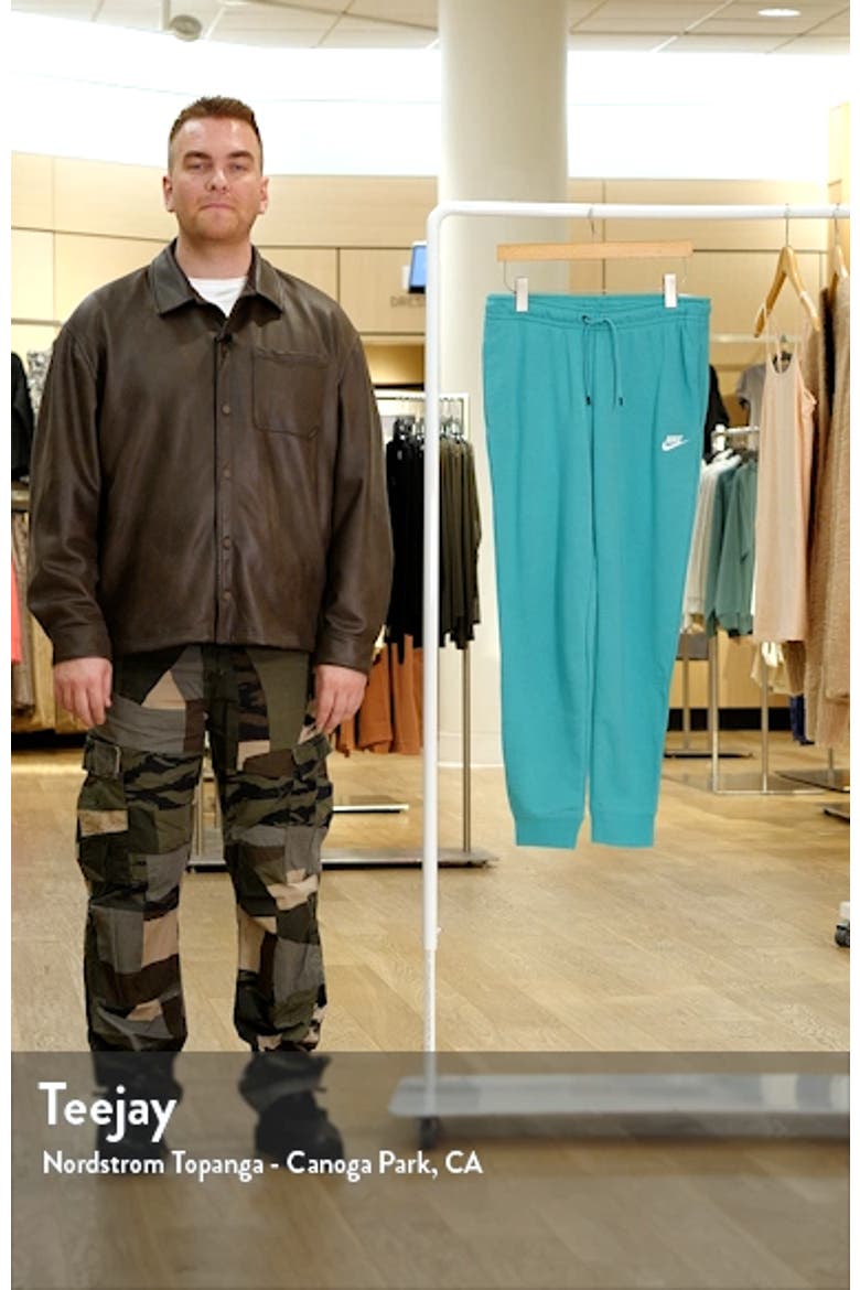 Sportswear Essential Fleece Pants video