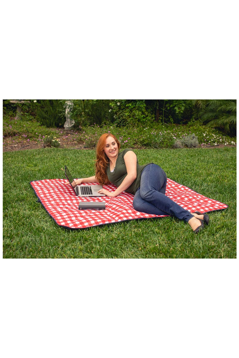 Vista Outdoor Picnic Blanket & Tote, Alternate, color, RED/ WHITE GINGHAM/ NAVY