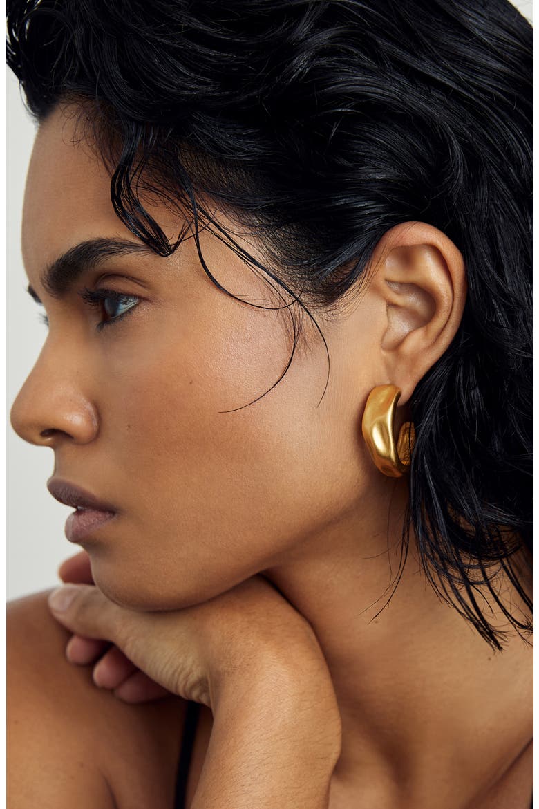 Halle Hammered Hoop Earrings, Alternate, color, GOLD TONE