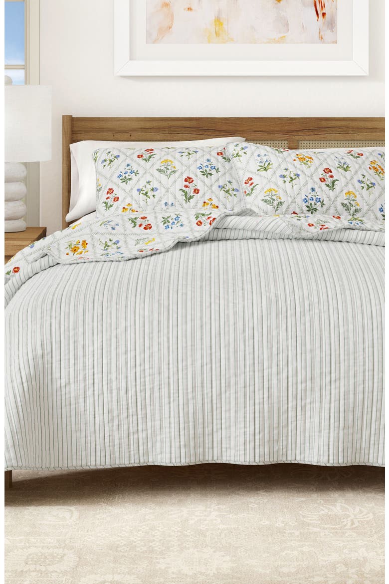 Floral Lattice Scalloped Quilt, Alternate, color, FLORAL LATTICE