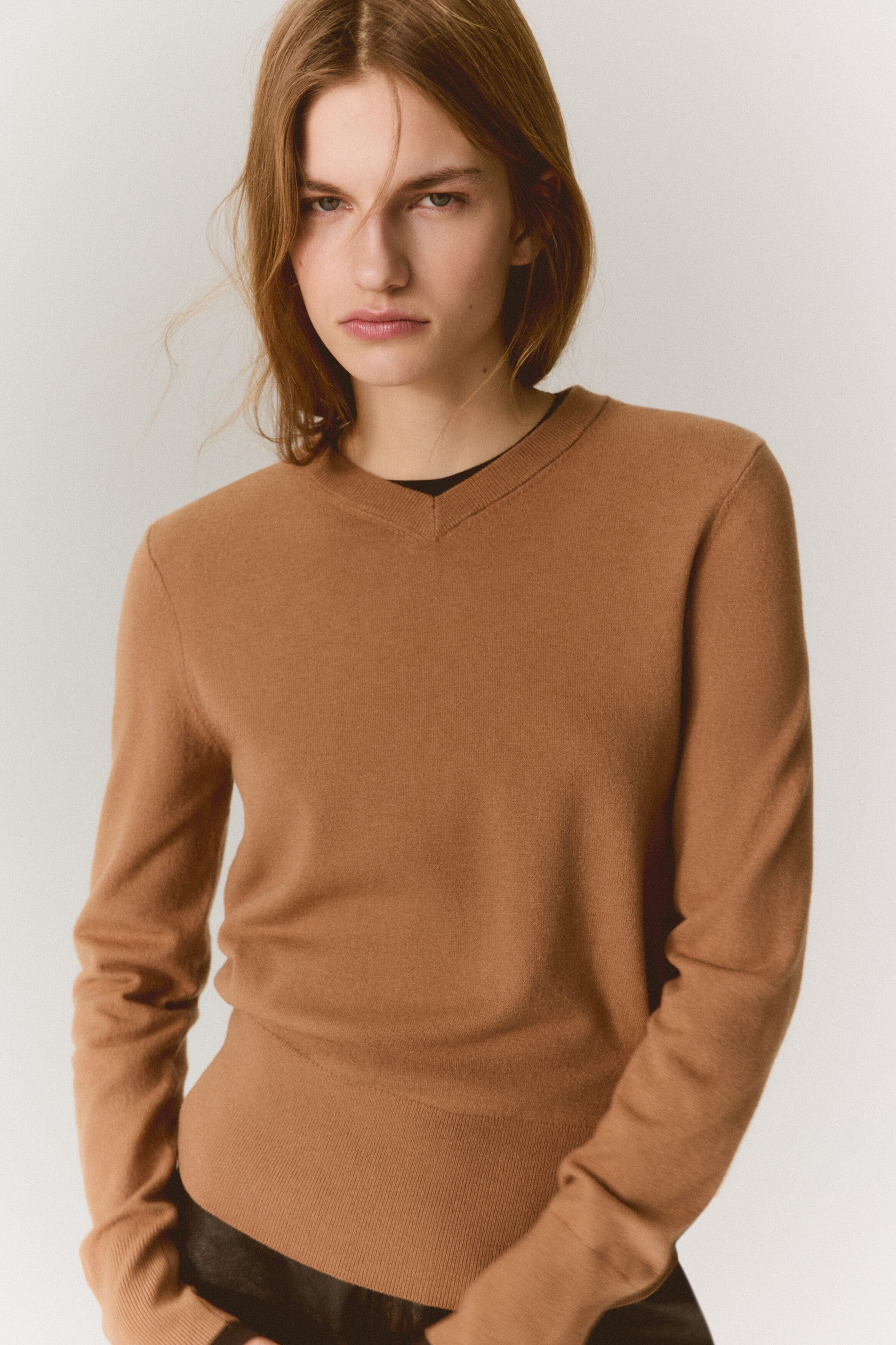 V-neck Jumper - image 4