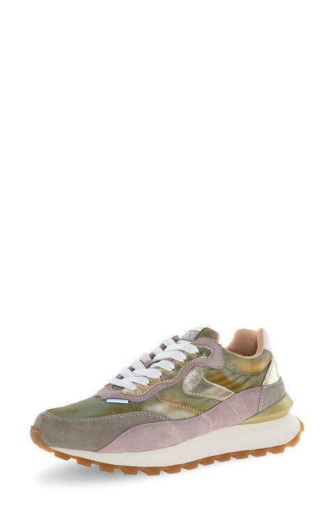 Qwark Hype Sneaker (Women)