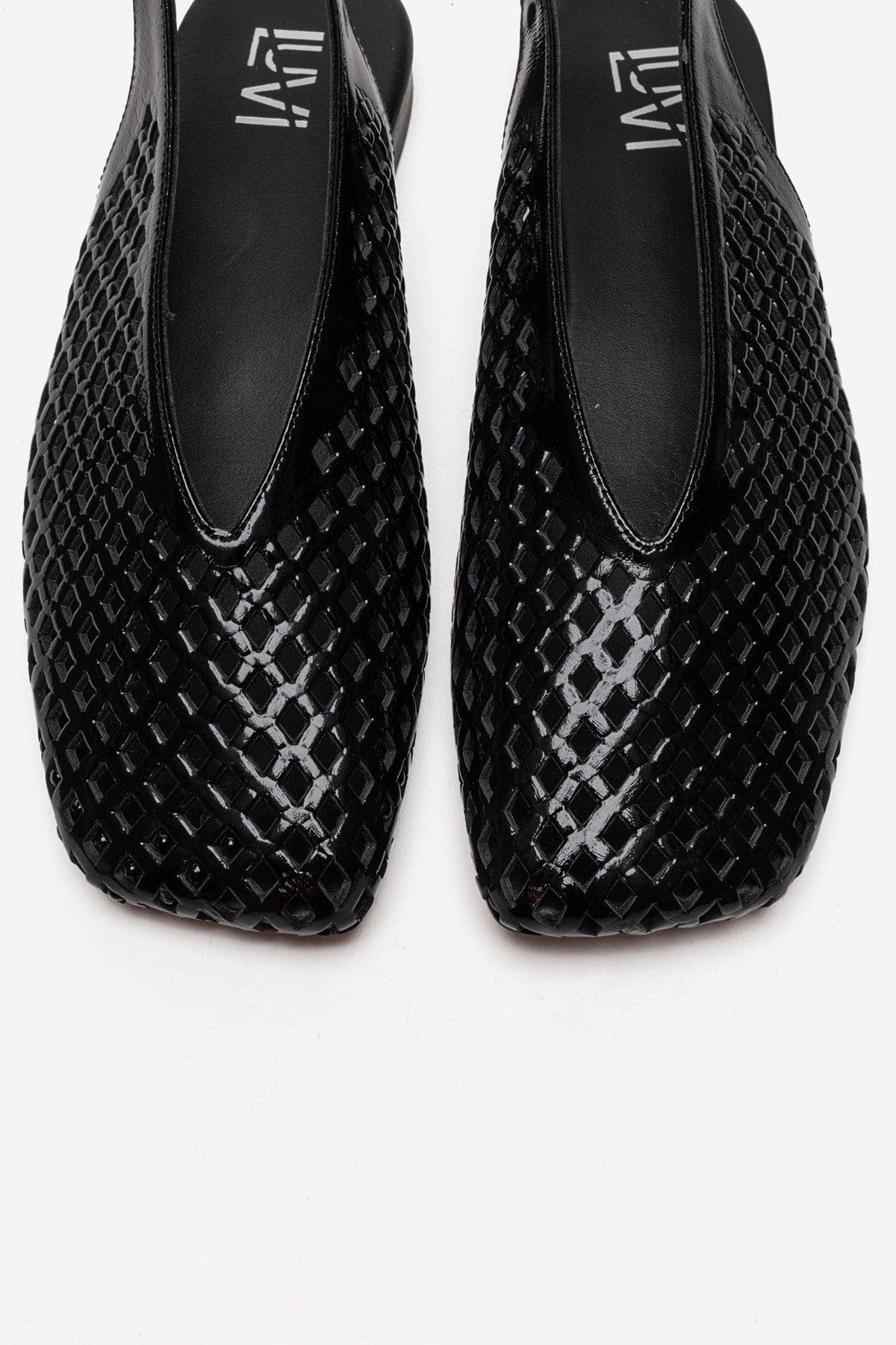 Forever & Always Shoes Delizia Leather Slingback Shoe, Alternate, color, Black