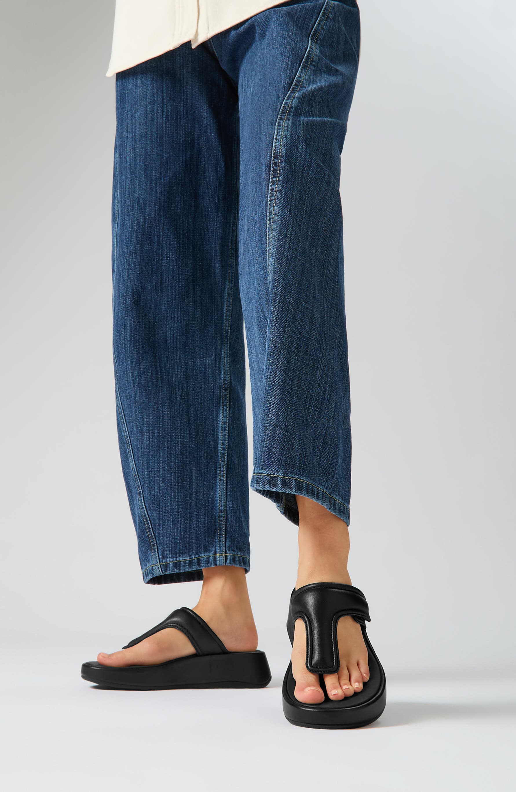 FitFlop Adjustable Padded Leather Thong Sandal, Alternate, color, Black