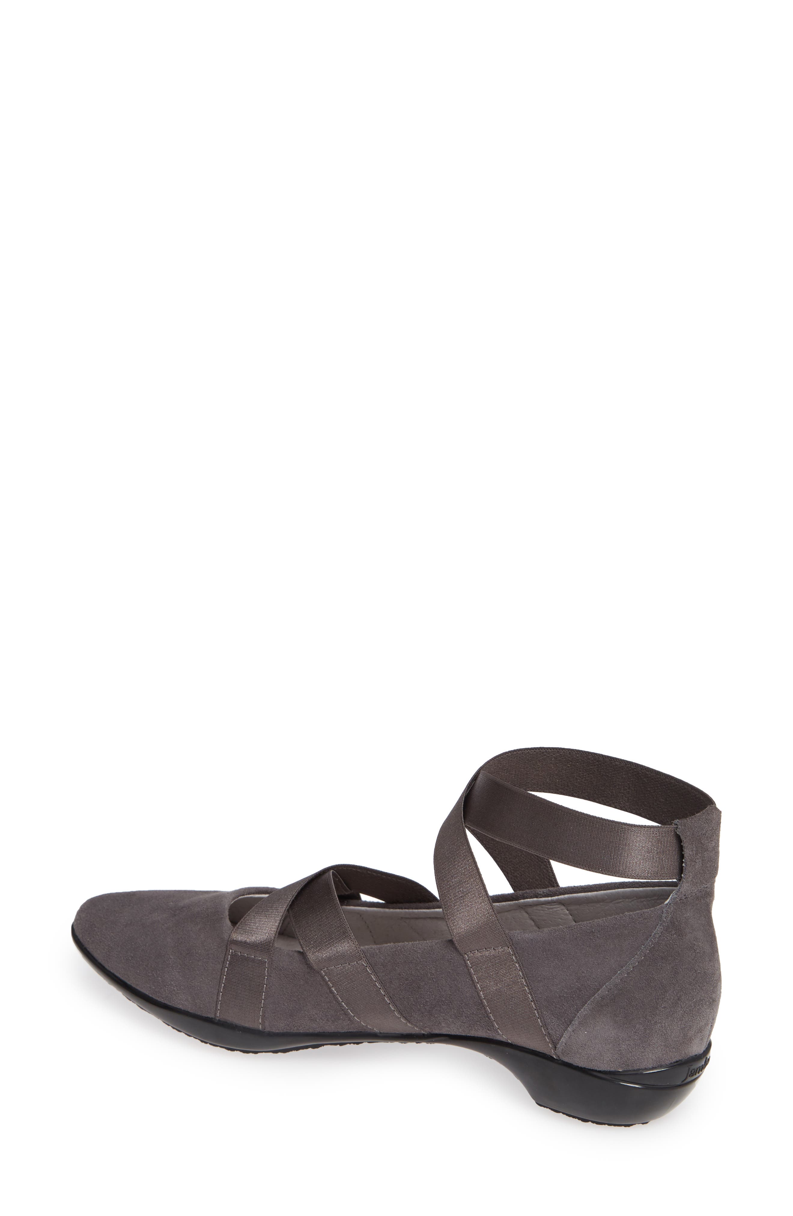 Rumson Flat, Alternate, color, CHARCOAL SUEDE