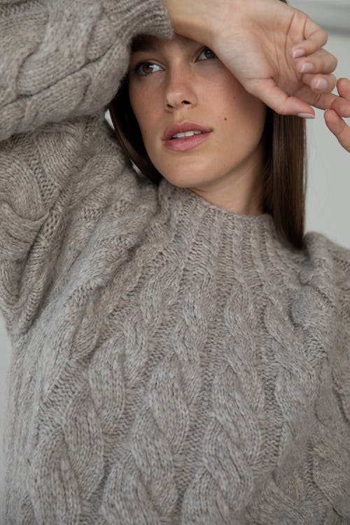 Sskein Tomo Mix Cable Handknit In Oat Heather