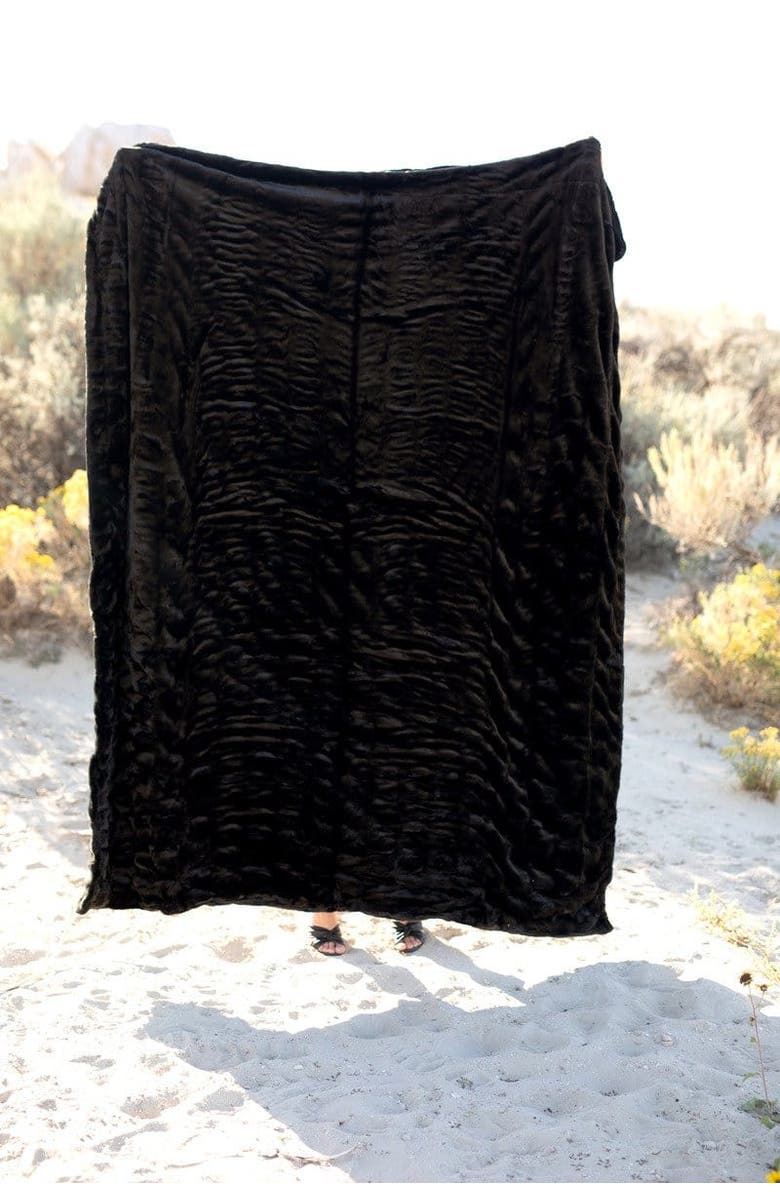 Minky Couture Hugs Black Blanket, Alternate, color, Black