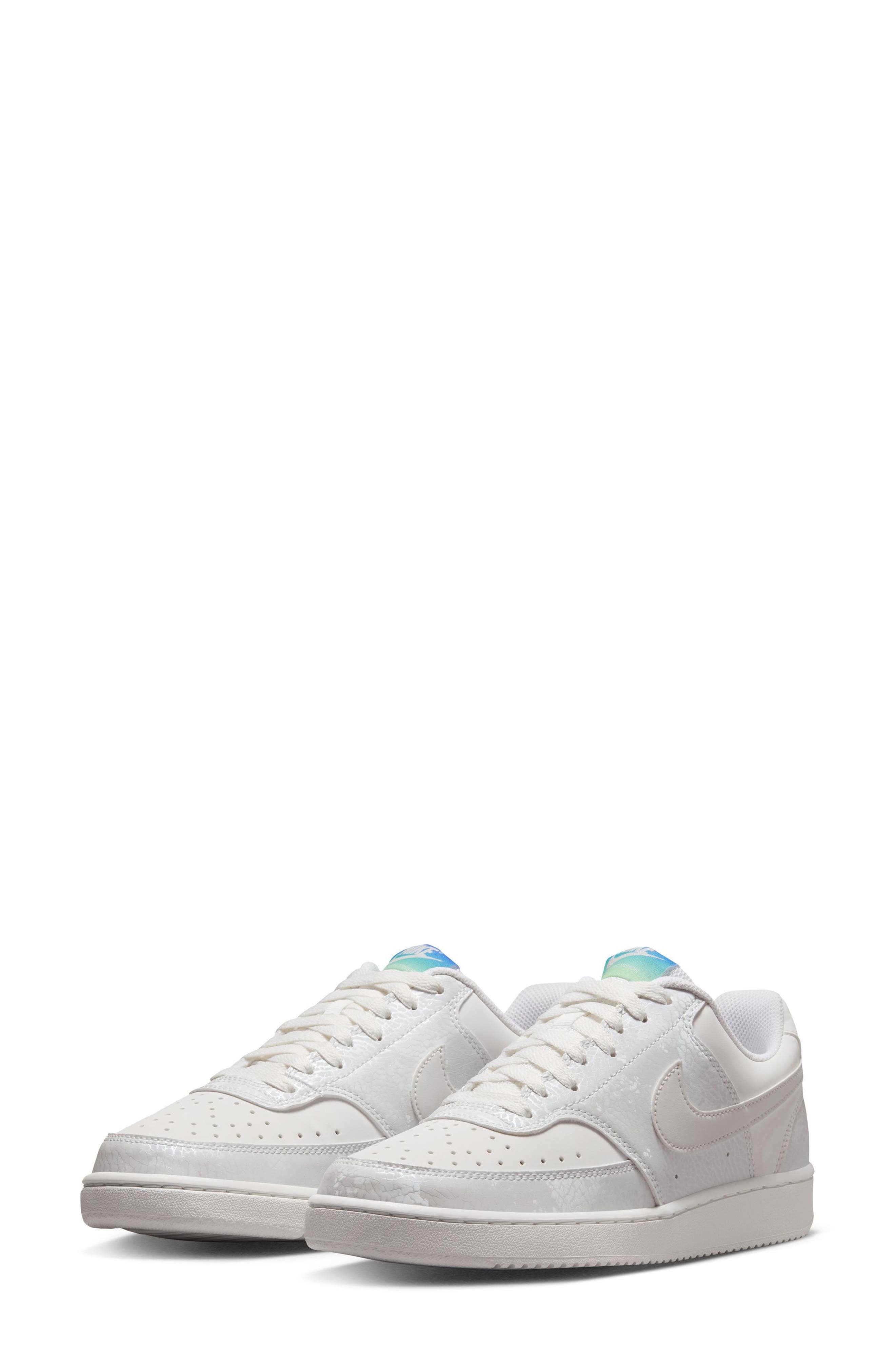Court Vision Low Sneaker