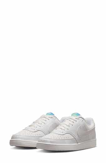 Court Vision Low Sneaker
