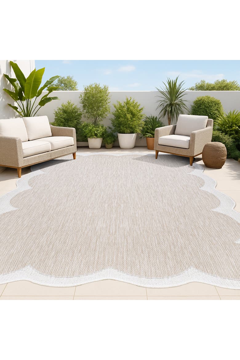 Alice Classic Cottage Two-Tone Scalloped Indoor/Outdoor Shaped Area Rug, Alternate, color, Beige/Cream