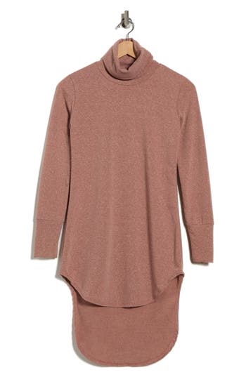 Go Couture Turtleneck High-low Tunic Sweater In Pink