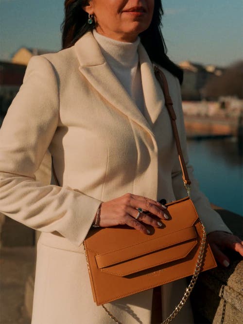 Teddy Blake Cristina Vitello 10" In Camel