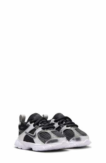 Nike Kids' V5 RNR Sneaker