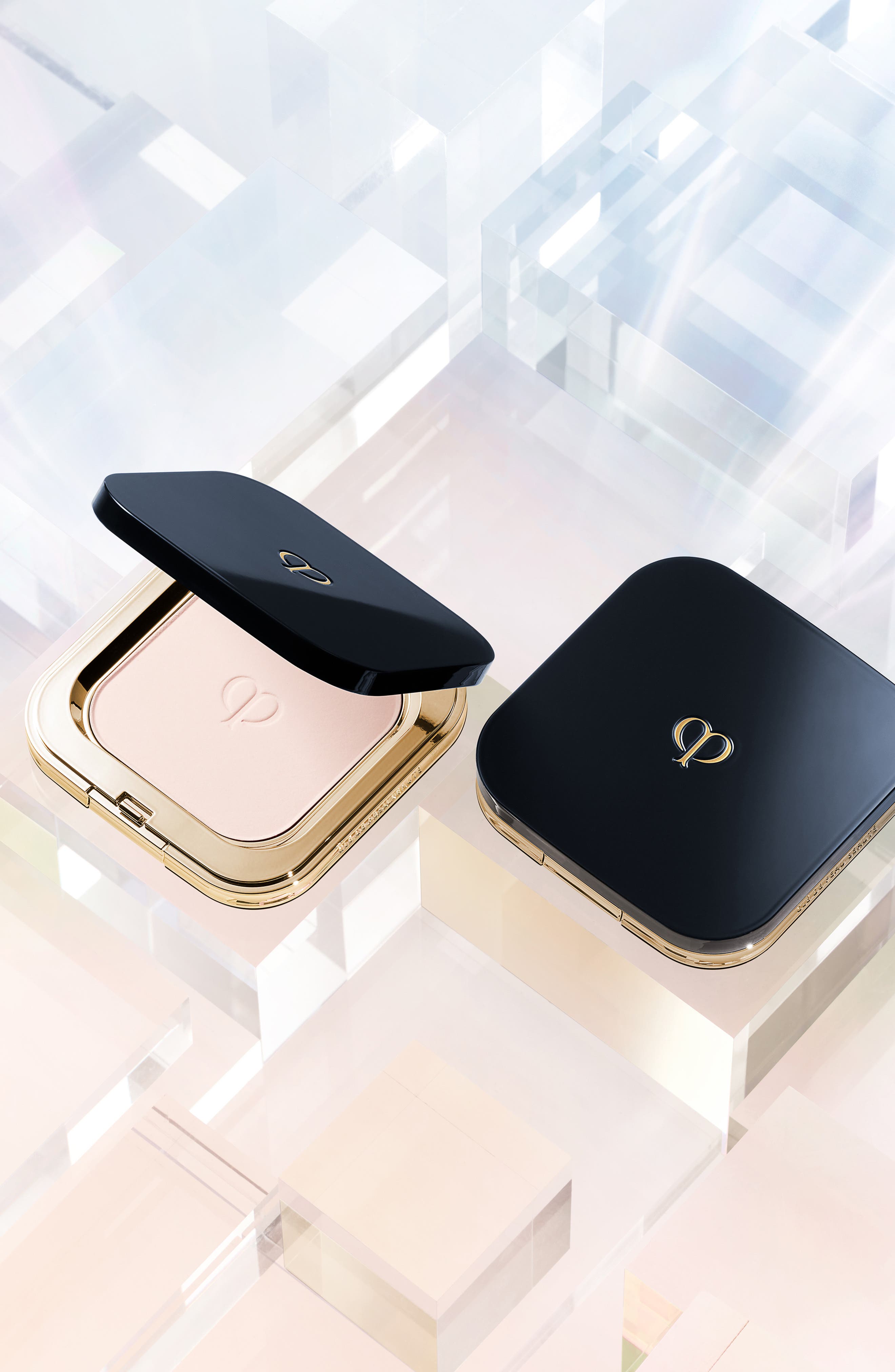 Clé de Peau Beauté Refining Pressed Powder - Thumbnail 4