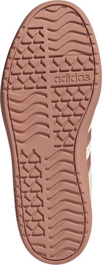 VL Court Bold Sneaker