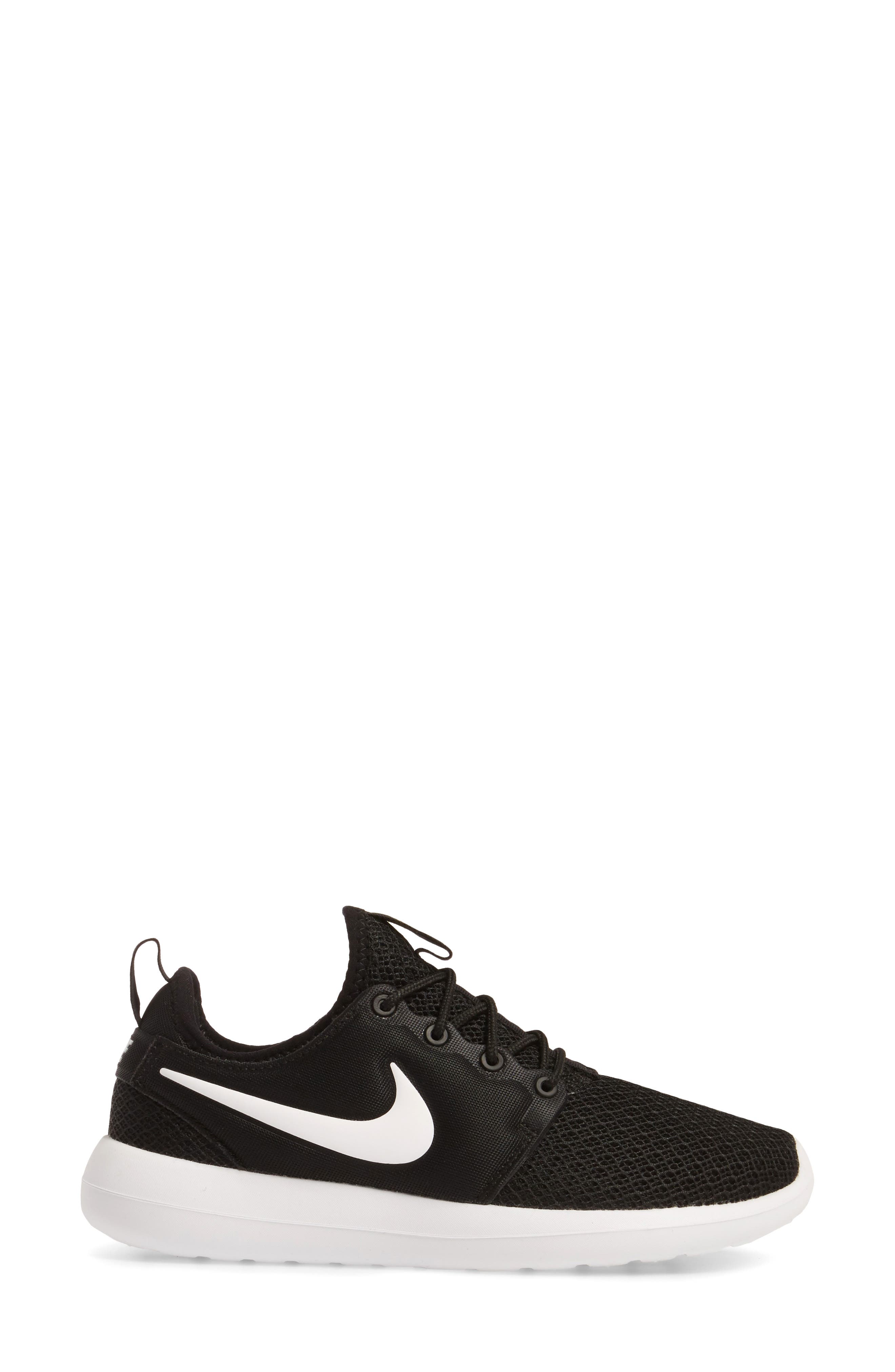 Roshe Two Sneaker, Alternate, color, BLACK/ WHITE