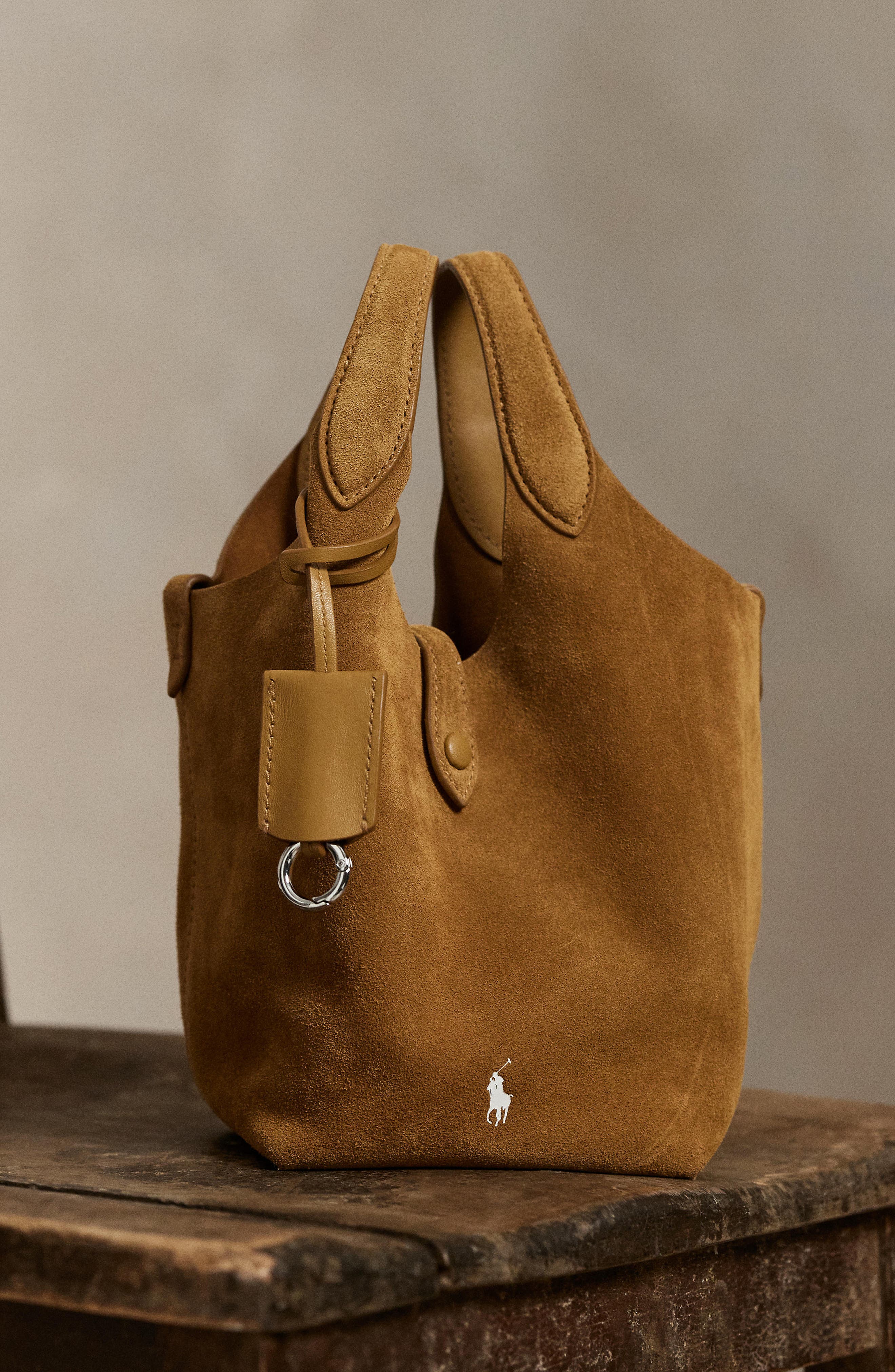 Женские сумки Polo Ralph Lauren Small Polo Play Suede Crossbody Tote — фото 7