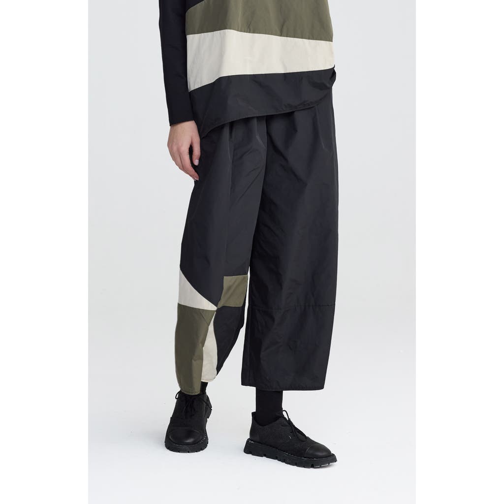 Luukaa Brooklyn Cropped Graphic Pants In Black