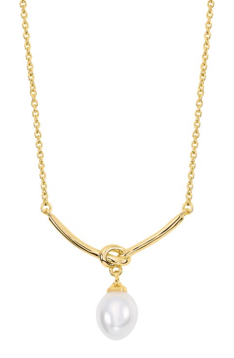 Faux Pearl Pendant Necklace
