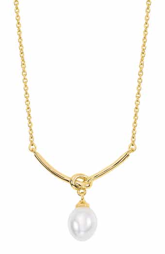 Faux Pearl Pendant Necklace