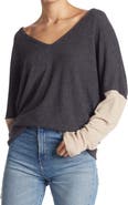 GO COUTURE Colorblock V-Neck Sweater