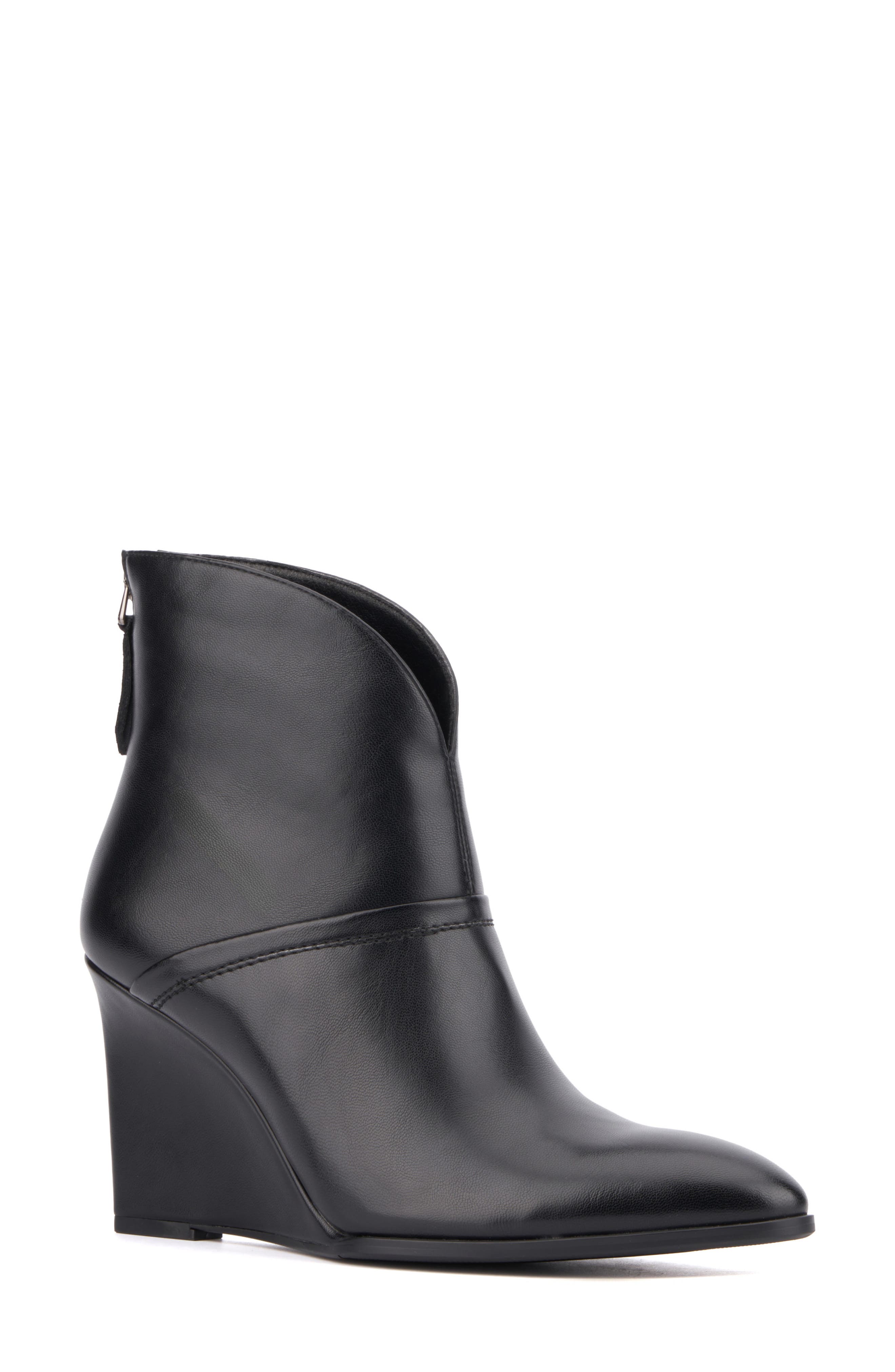 Notched Wedge Boot