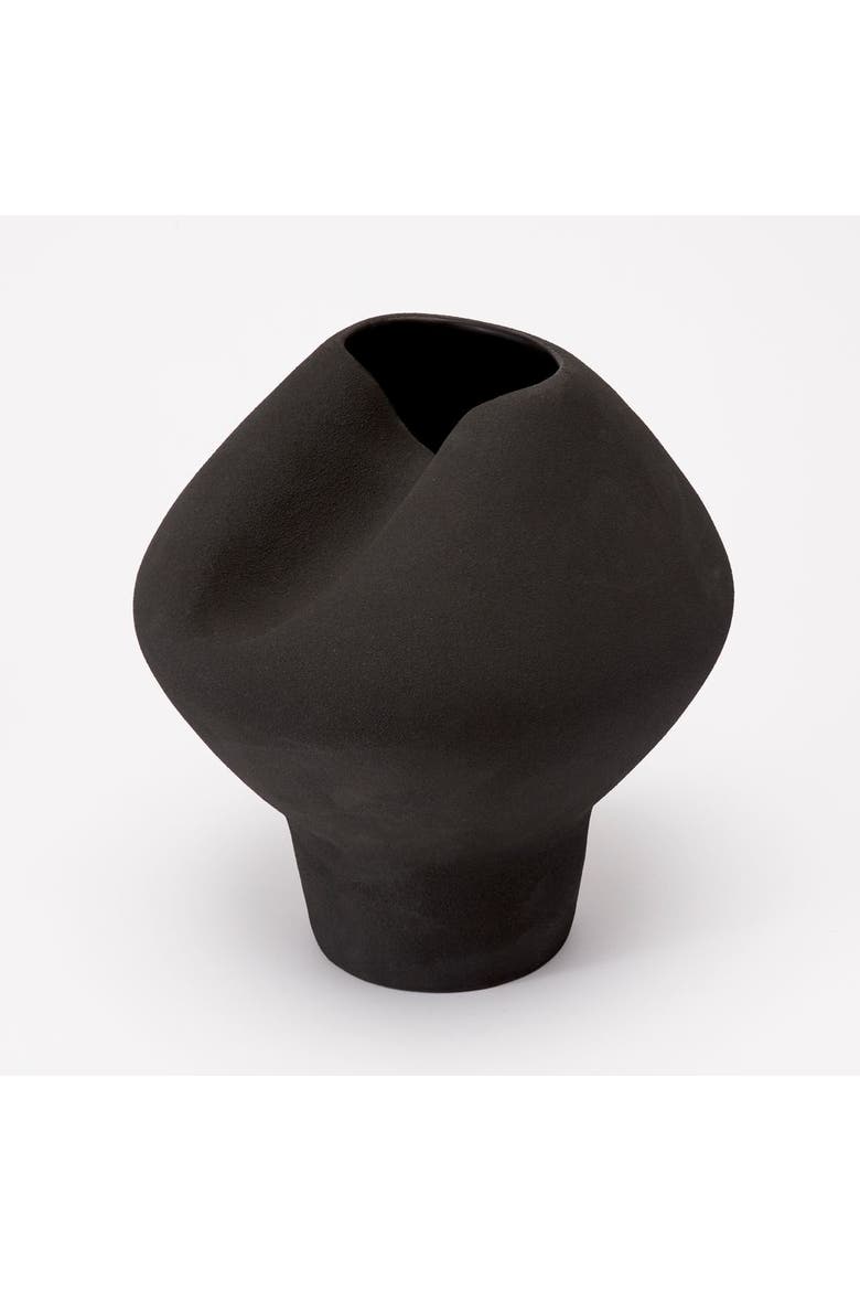 Nora Vase, Alternate, color, Raw Noir