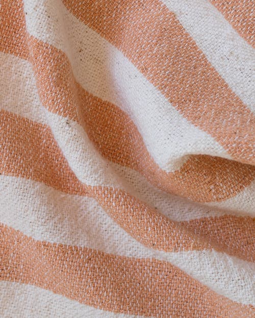 Kd Weave Stripe Towel In Brown