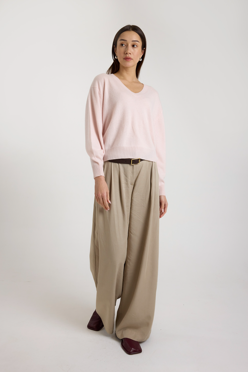 Brodie Pure Cashmere Matilda Relaxed Fit V-neck Jumper In Pink
