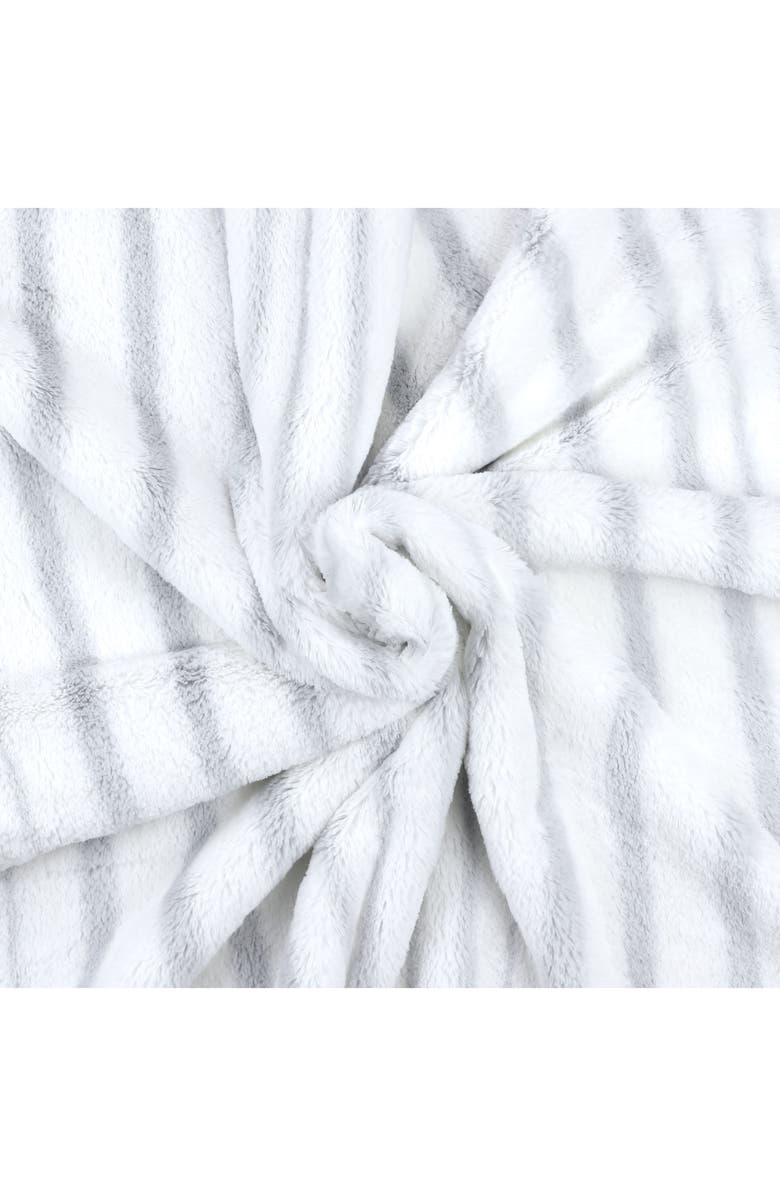 Little Giraffe Luxe Strand Faux Fur Blanket, Alternate, color, Silver