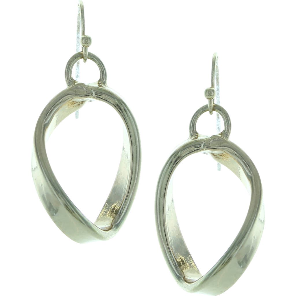 Olivia Welles Chain Necklace & Drop Earrings Set In Gold