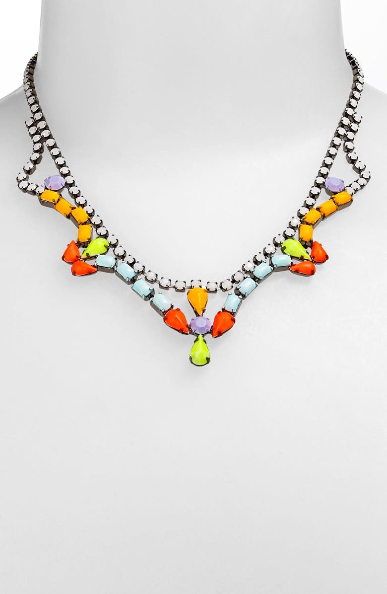 Tom Binns , Main, color,