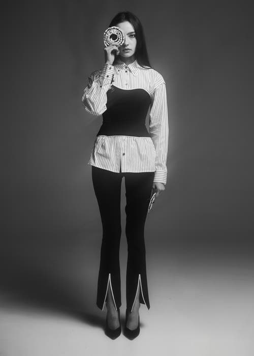 Contessa Mills Helix Slim-fit Mid-rise Stretch Wool Pants In Black