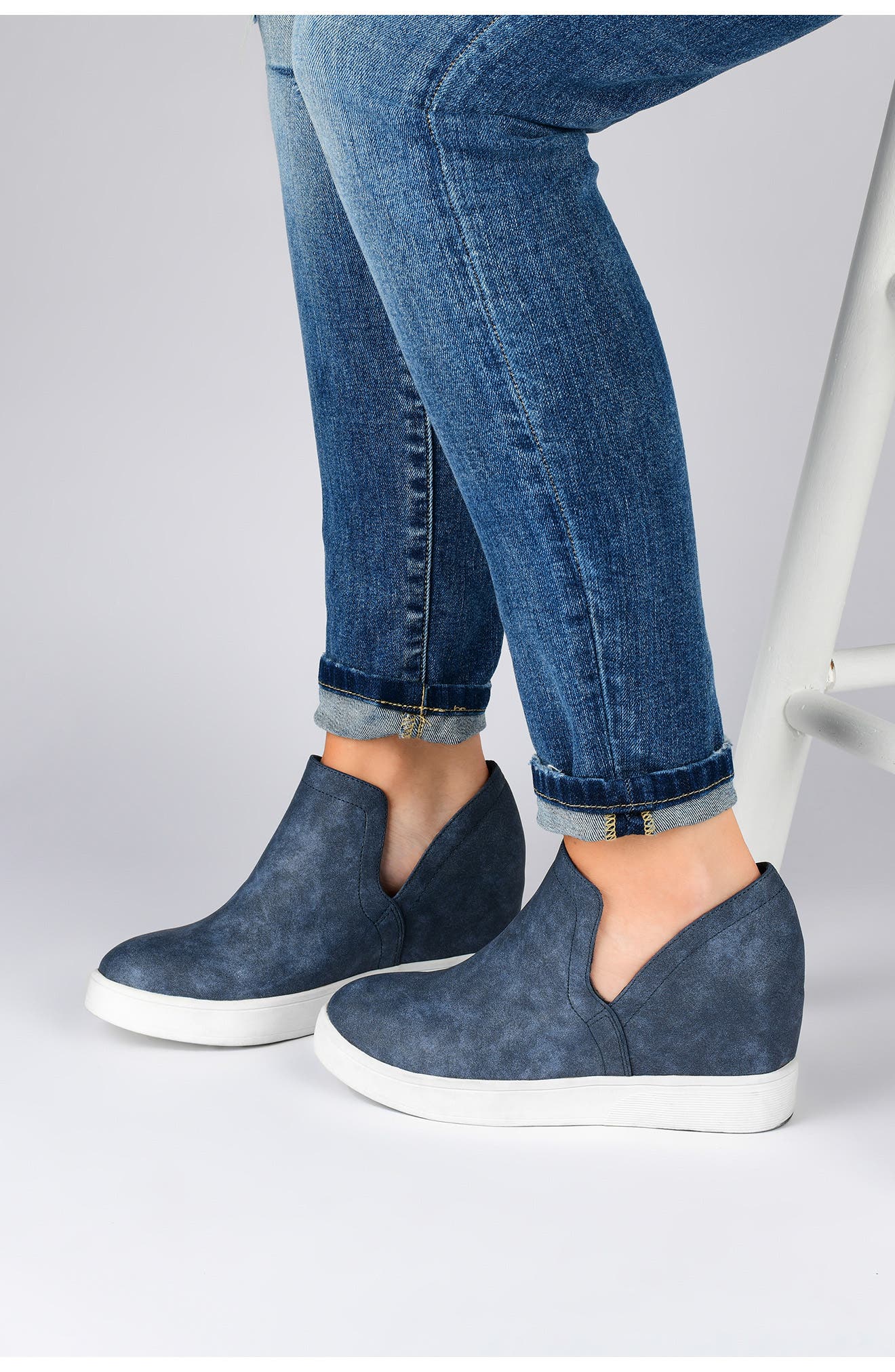 Journee Collection JOURNEE Cardi Wedge Sneaker, Alternate, color, 