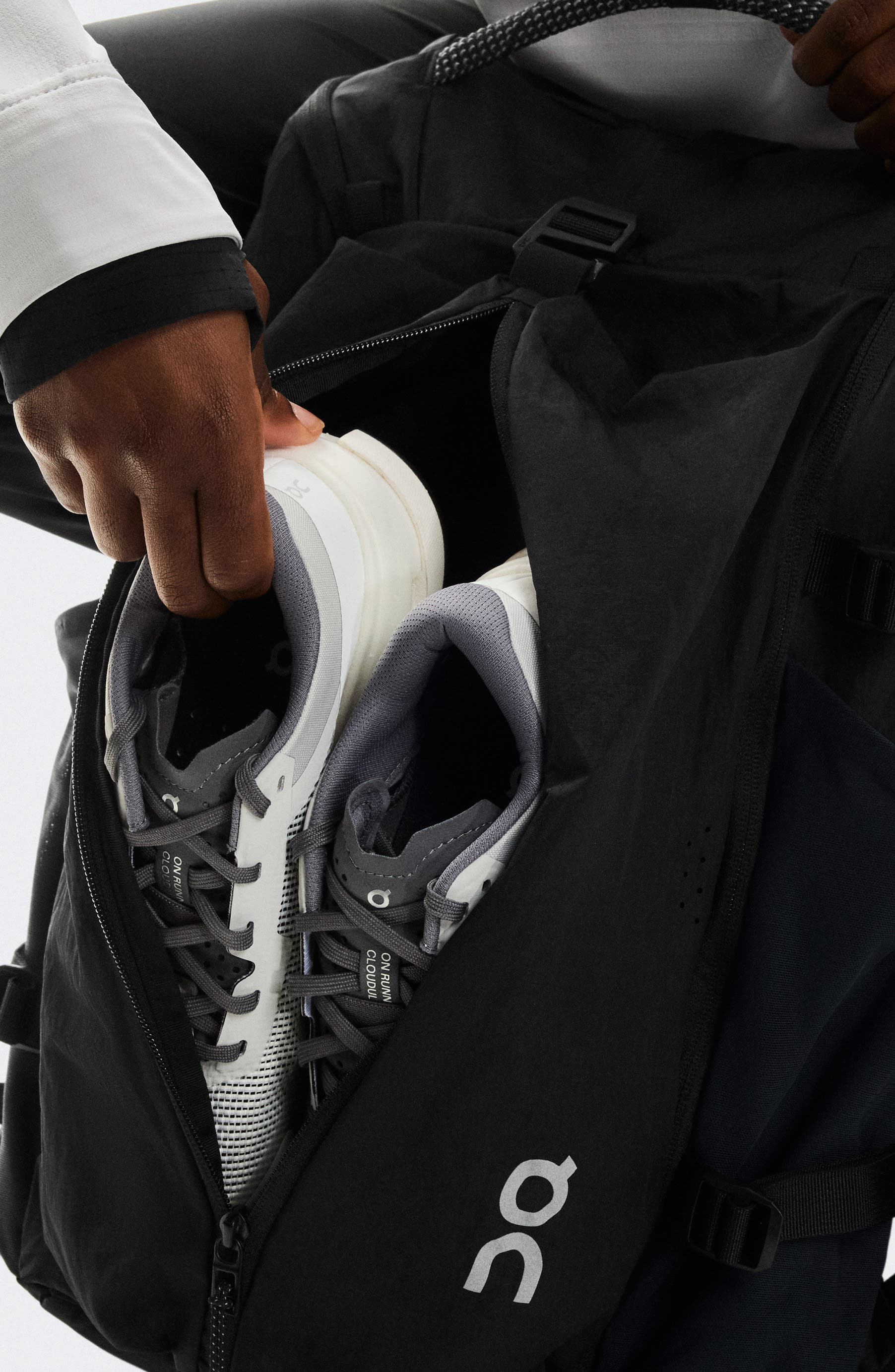 On 30-Liter Speed Pack, Alternate, color, Magnet/ Black