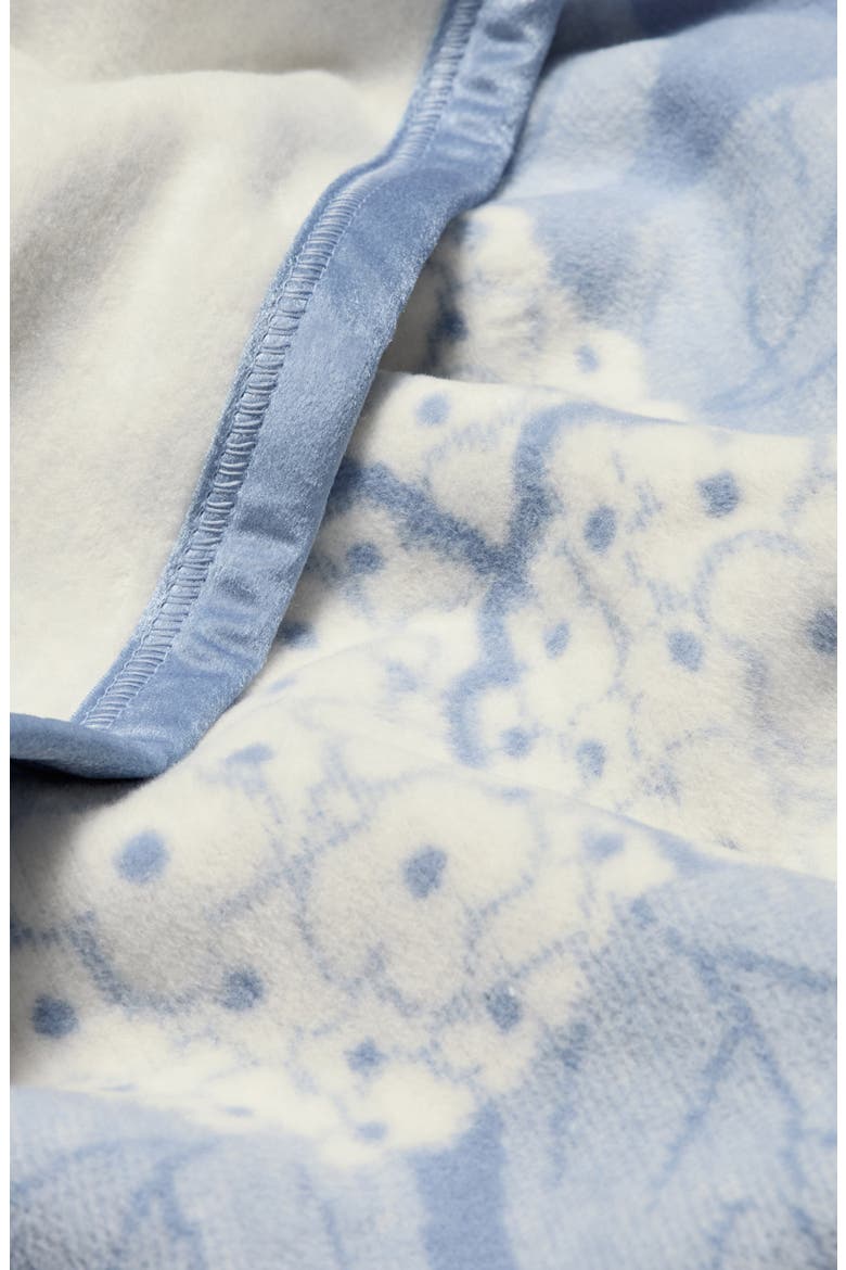 Hydrangeas Bluebell Throw Blanket, Alternate, color, BLUE