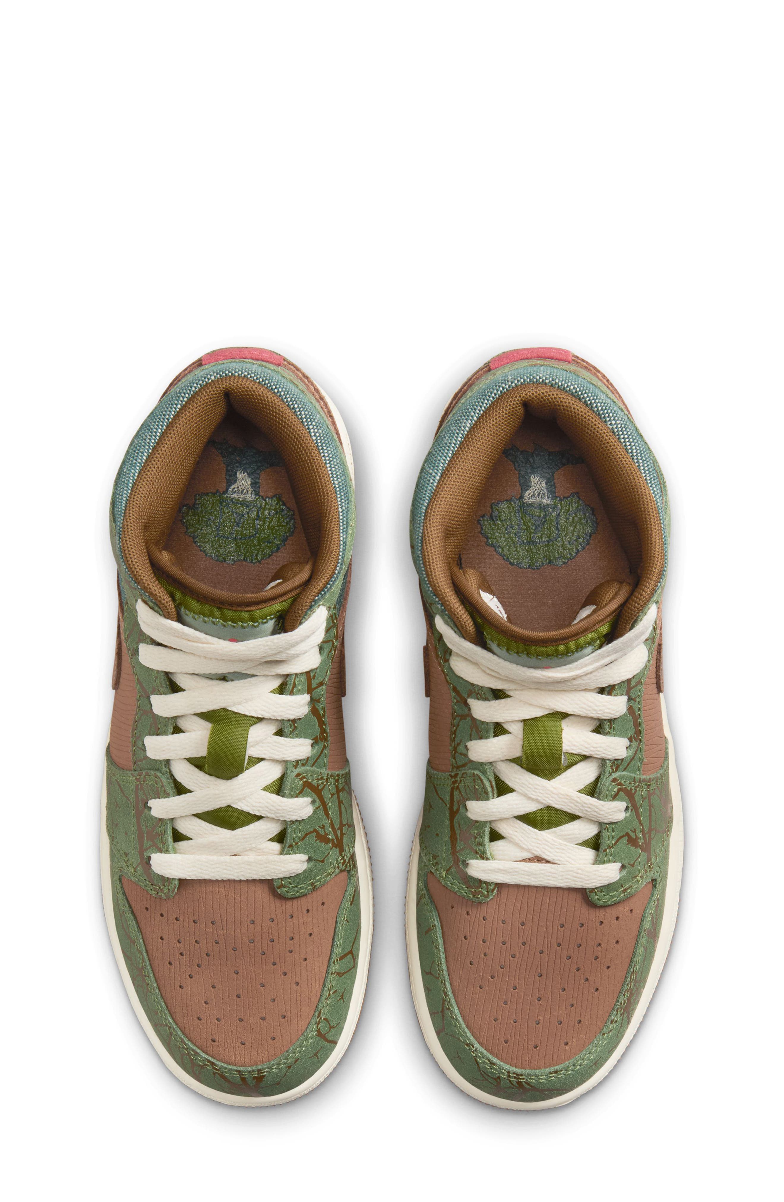 Jordan Kids' Jordan 1 Mid Sneaker, Alternate, color, 