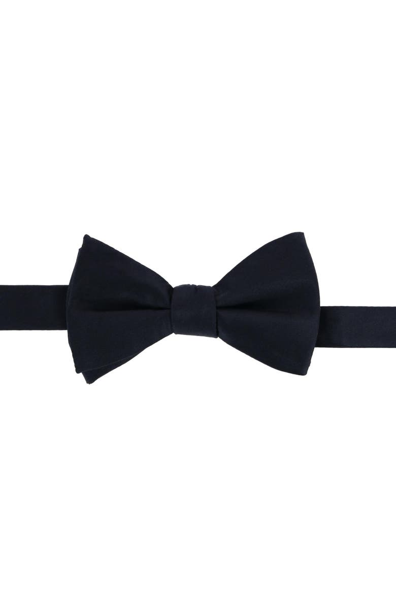 Trafalgar Sutton Solid Color Silk Cummerbund & Bow Tie Bundle, Alternate, color, Black