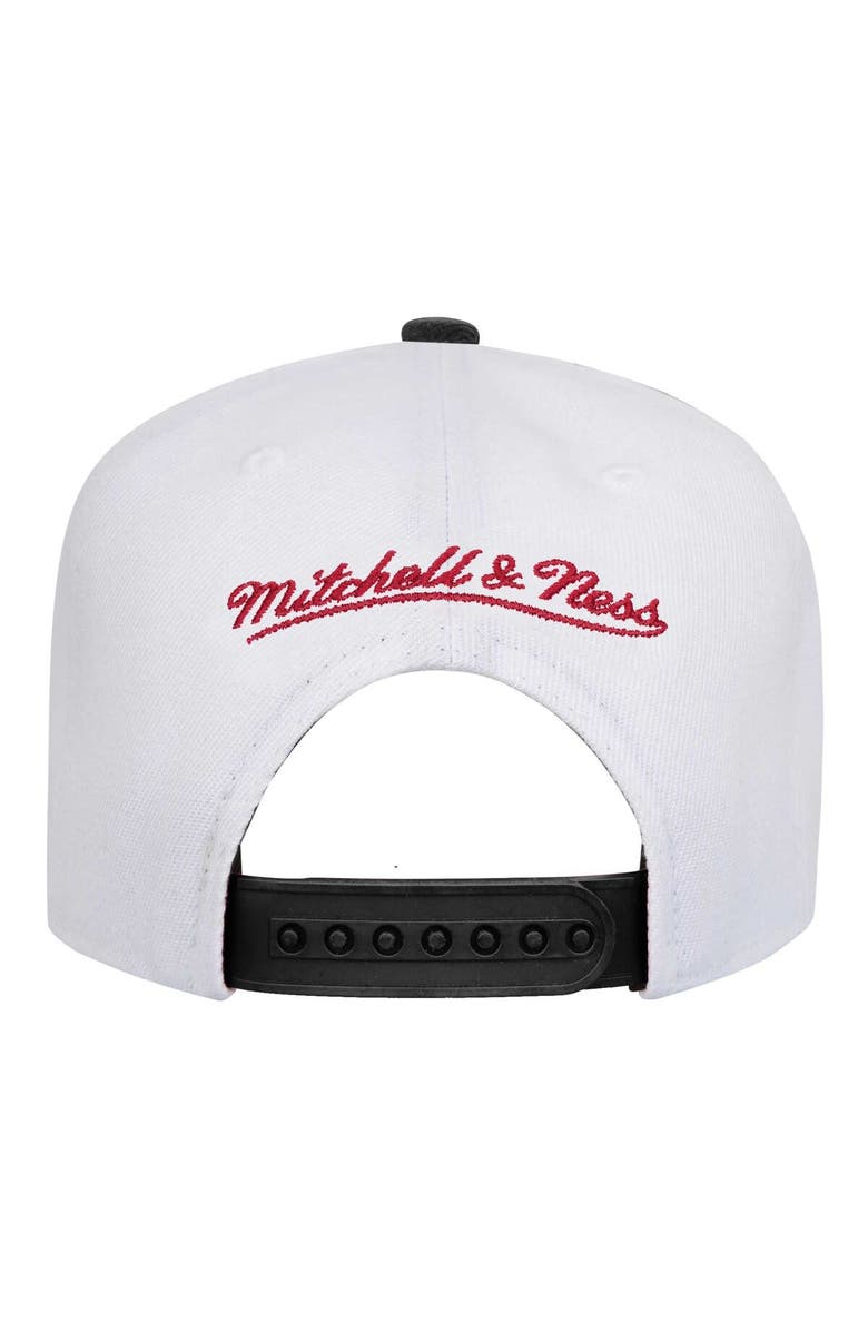 Mitchell & Ness Youth Mitchell & Ness White Chicago Bulls Wave Runner Snapback Hat, Alternate, color, 