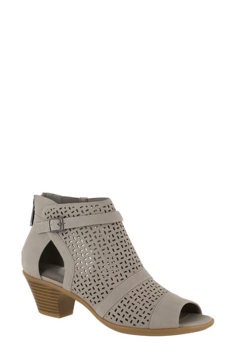 Carrigan Cutout Bootie - Multiple Widths Available (Women)
