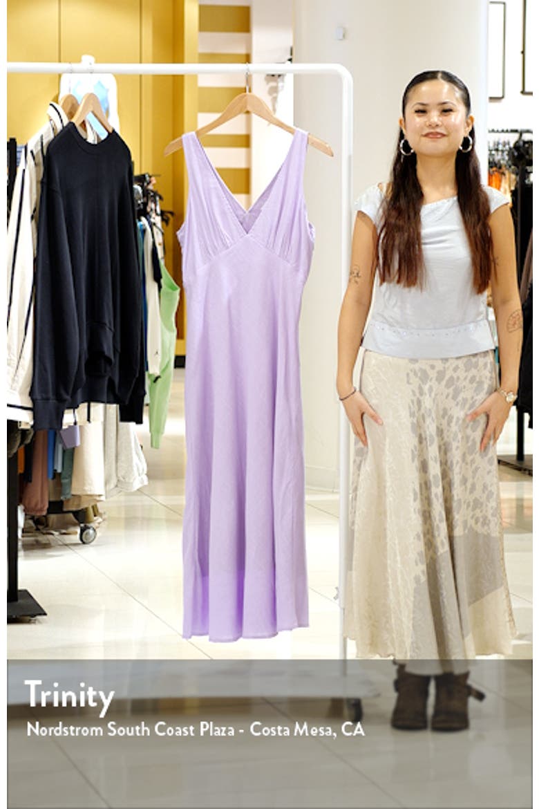 Shyla Deep V-Neck Cotton Dress video