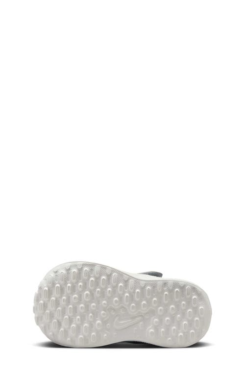Nike Revolution 7 Sneaker