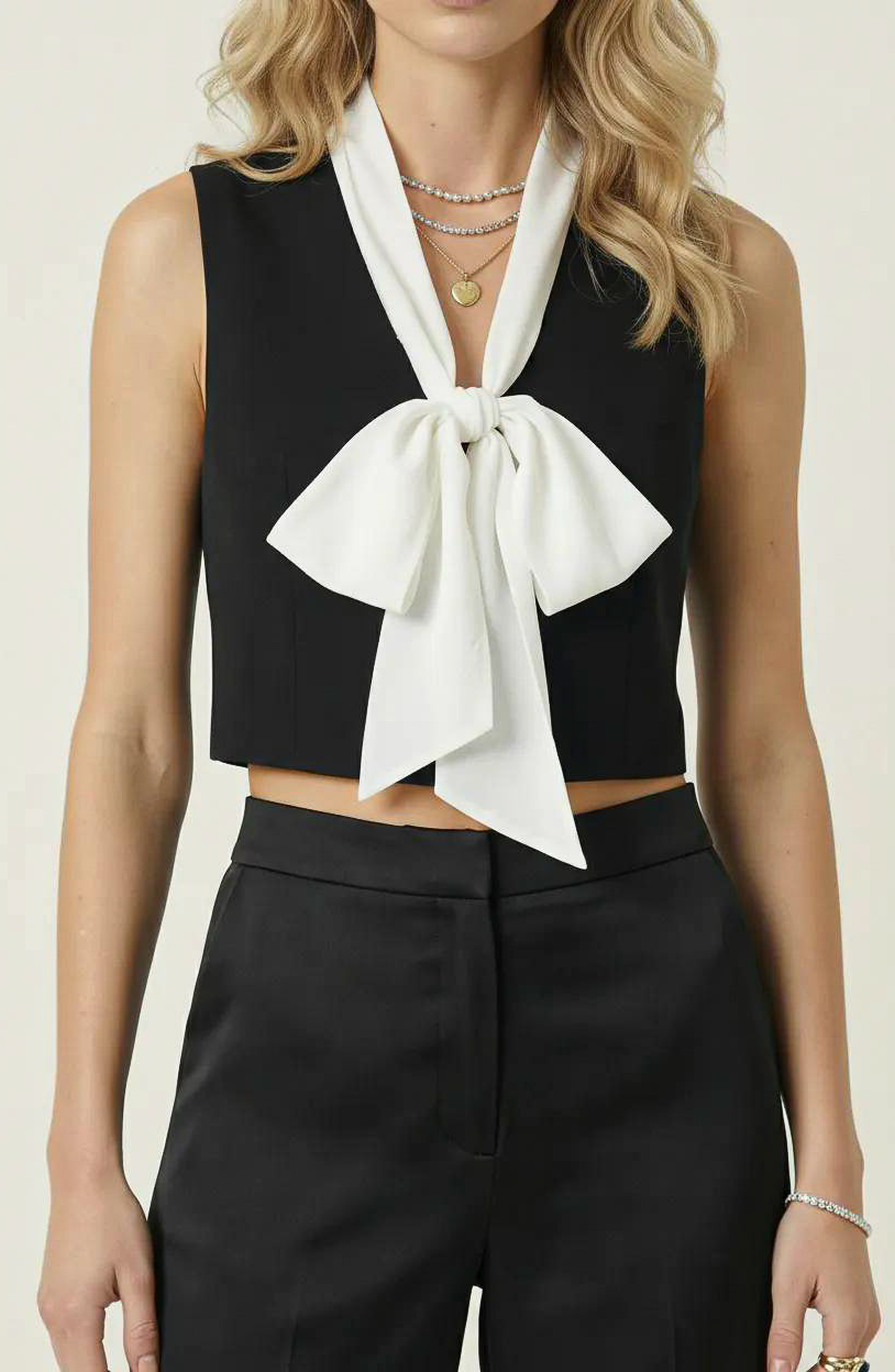 selected Black / White