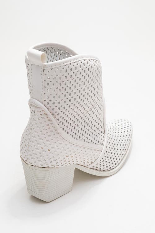 Prologue Shoes Pera Block Heel Boot In White