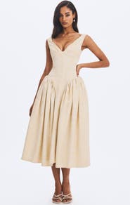 Miss Circle Chelsea Ruched Bust Sweetheart Midi Dress